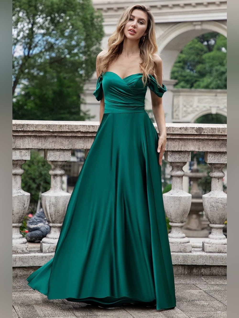 ✨ Brand new with tags emerald green satin-feel formal gown size 10
